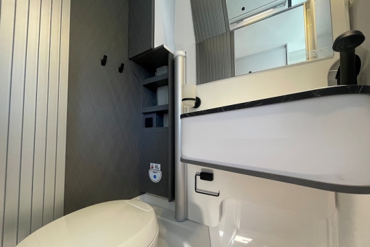 etrusco-cv-640-sb-plus-interior-washroom-detail.jpg
