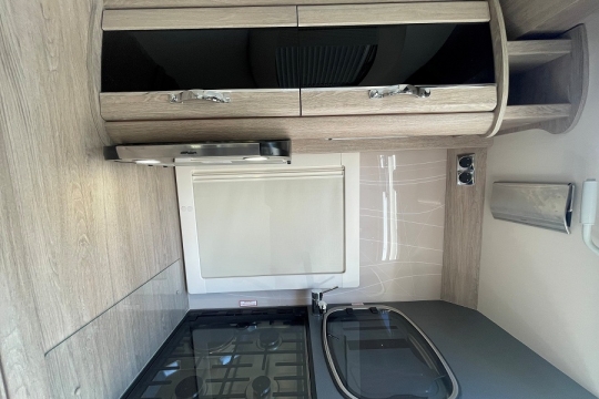 auto-sleepers-nuevo-ek-es-interior-kitchen-top.jpg
