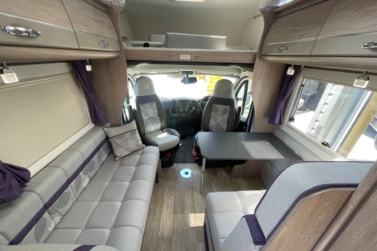 auto-sleepers-nuevo-interior-lounge-re-take.jpg