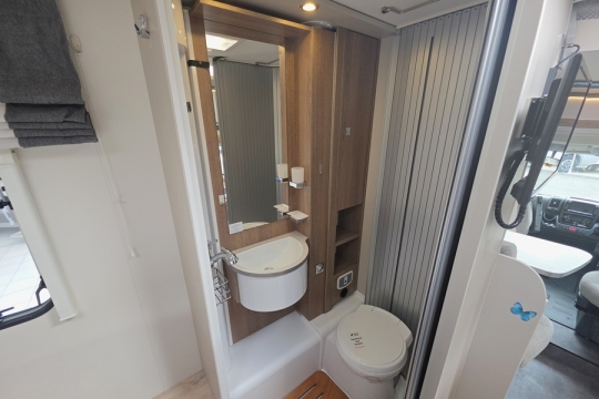 Dethleffs-Trend-T-6557-Interior-Bathroom.jpg