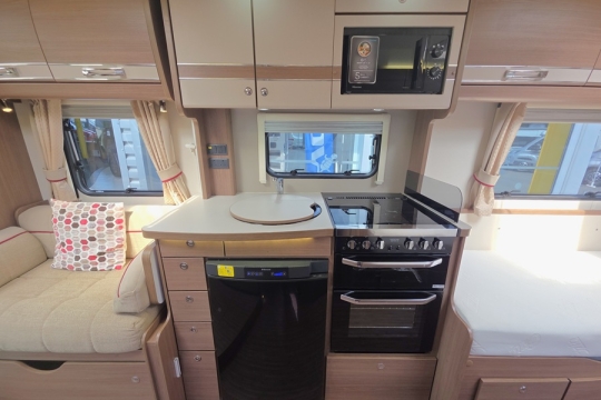 Elddis-Majestic-285-Interior-Kitchen.jpg