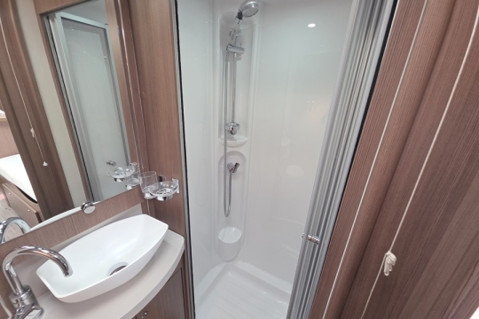 Elddis-Majestic-285-Interior-Shower.jpg