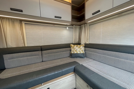auto-trail-f68-interior-lounge-close.jpg