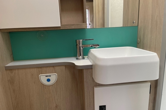 auto-trail-f68-interior-washroom-close.jpg