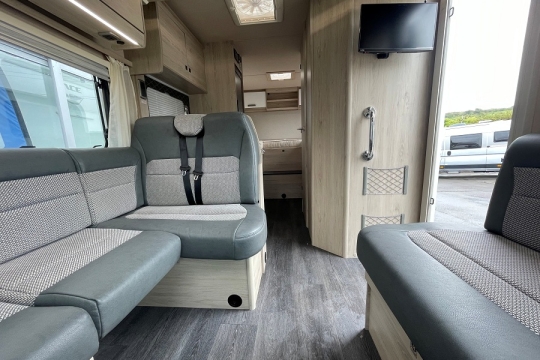 auto-trail-f70-interior-to-rear.jpg