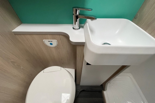 auto-trail-f70-interior-washroom-close.jpg