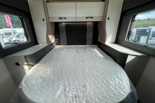 swift-trekker-594-interior-bedroom.jpg