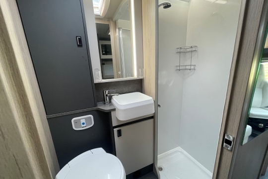 auto-trail-f74-interior-bathroom.jpg