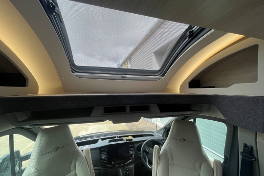 auto-trail-f74-interior-skylight.jpg