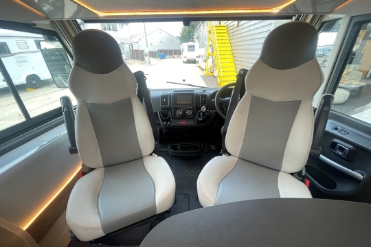 rollerteam-pegaso-745-interior-cab-seats.jpg
