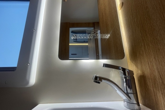 rollerteam-pegaso-745-interior-bathroom-mirror.jpg