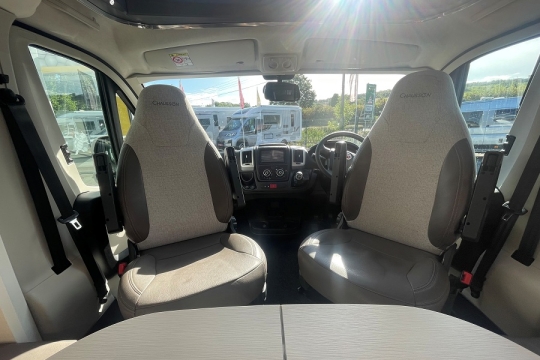 chausson-welcome-738-interior-cab.jpg