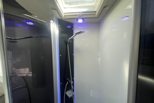 chausson-welcome-738-interiro-shower.jpg