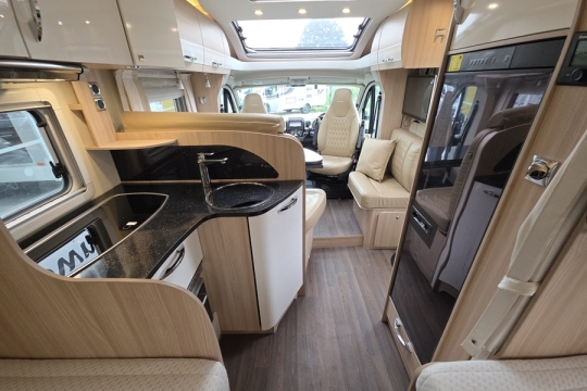 Burstner-Nexxo-T720-Interior-Middle.jpg