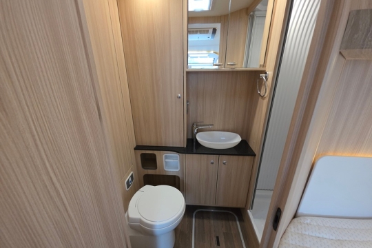 Burstner-Nexxo-T720-Interior-Bathroom.jpg