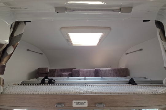 auto-sleepers-nuevo-ek-es-interior-overcab-bed.jpg
