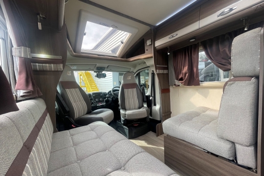auto-sleepers-broadway-fb-interior-to-front-lounge.jpg