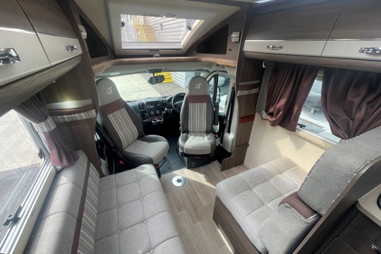 auto-sleepers-broadway-fb-interior-lounge.jpg