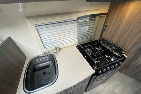 auto-sleepers-broadway-fb-interior-kitchen-top.jpg