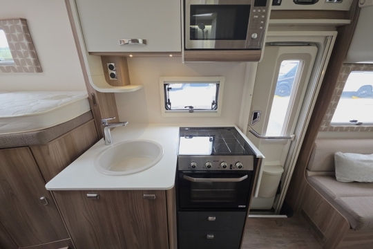 Swift-Champagne-684-Interior-Kitchen.jpg