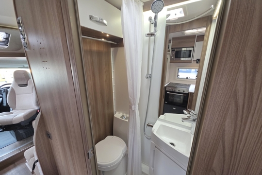 Swift-Champagne-684-Interior-Bathroom.jpg