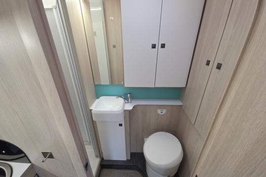 Auto-Trail-F-Line-F60-Interior-Bathroom.jpg