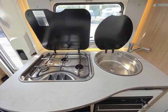 Carado-T135-Interior-Kitchen-Top.jpg