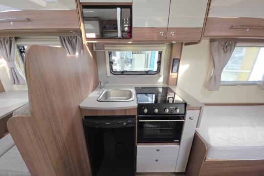 Bailey-Alliance-76-4T-Interior-Kitchen.jpg
