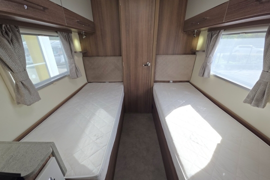 Bailey-Alliance-76-4T-Interior-Beds.jpg