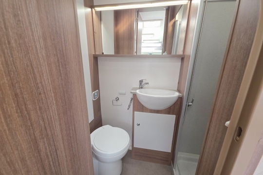 Bailey-Alliance-76-4T-Interior-Bathroom.jpg