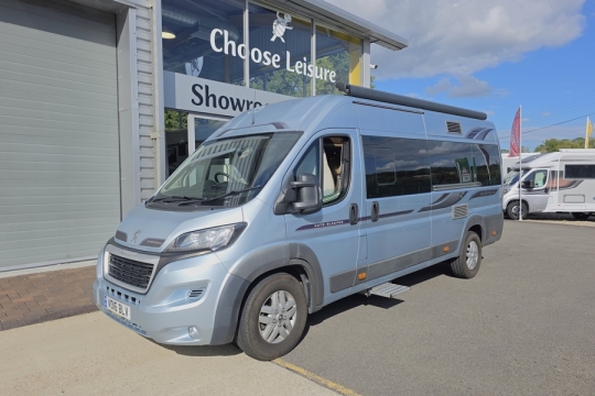 Auto-Sleepers-Kemerton-XL-Exterior-Front-Side.jpg