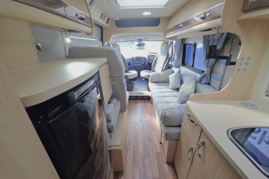 Auto-Sleepers-Kemerton-XL-Interior-Rear-to-Front.jpg
