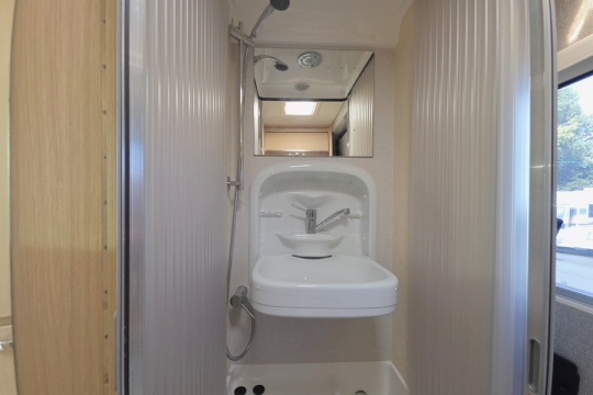 Auto-Sleepers-Kemerton-XL-Interior-Shower.jpg