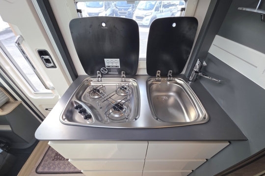 Itineo-660-CJ-Interior-Kitchen-Top.jpg