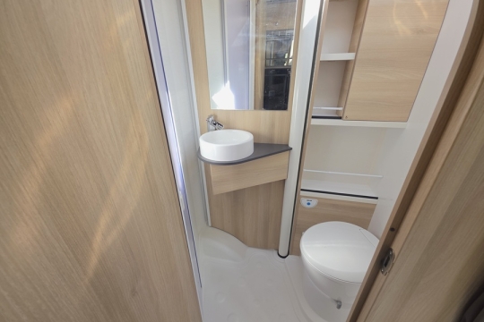 Itineo-660-CJ-Interior-Bathroom.jpg