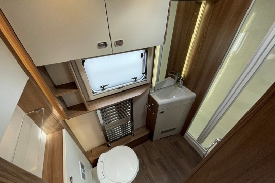 swift-kon-tiki-584-sport-interior-washroom.jpg