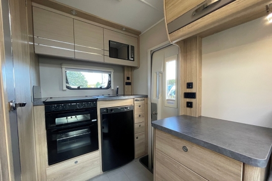 elddis-majestic-115-interior-full-kitchen.jpg
