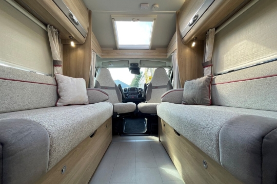 elddis-majestic-115-interior-lounge-low.jpg