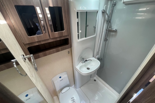 auto-sleepers-broadway-ek-tb-lp-interior-washroom.jpg