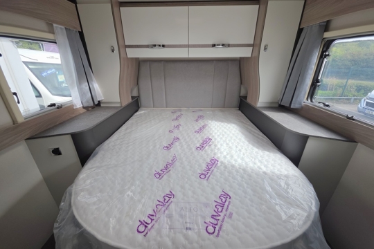 Swift-Voyager-594-Interior-Bed.jpg