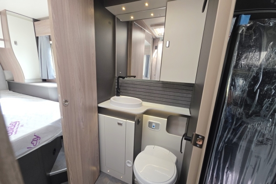 Swift-Voyager-594-Interior-Bathroom-Side.jpg