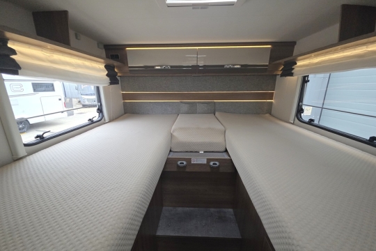 Dethleffs-Trend-6701-Interior-Bed.jpg