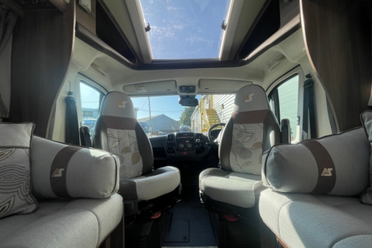 auto-sleepers-broadway-interior-front.jpg