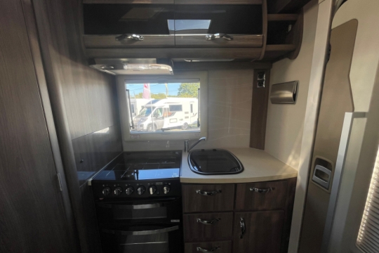 auto-sleepers-broadway-interior-kitchen.jpg
