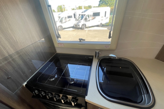 auto-sleepers-broadway-interior-cooker-top.jpg