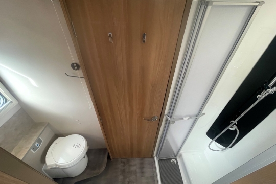 bailey-adamo-75-4-interior-en-suite.jpg