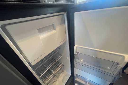 malibu-diversity-gt-skyview-640-le-k-interior-fridge-freezer.jpg