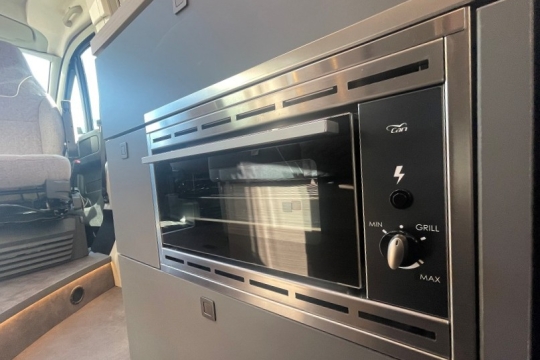malibu-diversity-gt-skyview-640-le-k-interior-mini-oven.jpg