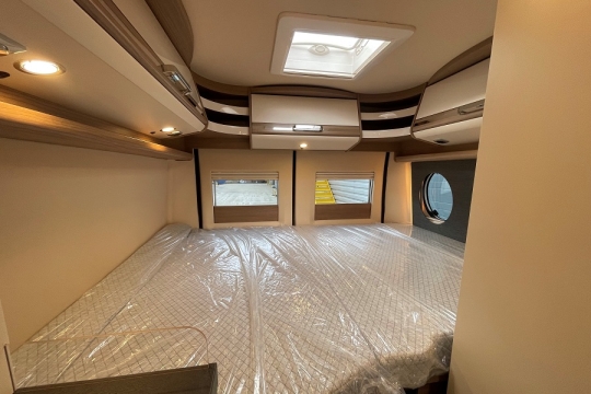 malibu-diversity-skyview-600-db-k-interior-rear-bed.jpg