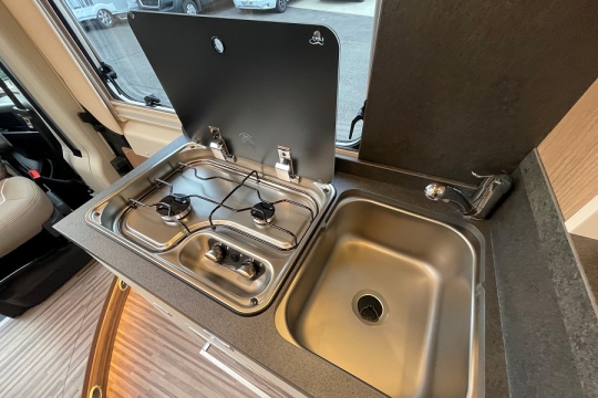malibu-diversity-skyview-600-db-k-interior-kitchen-top.jpg
